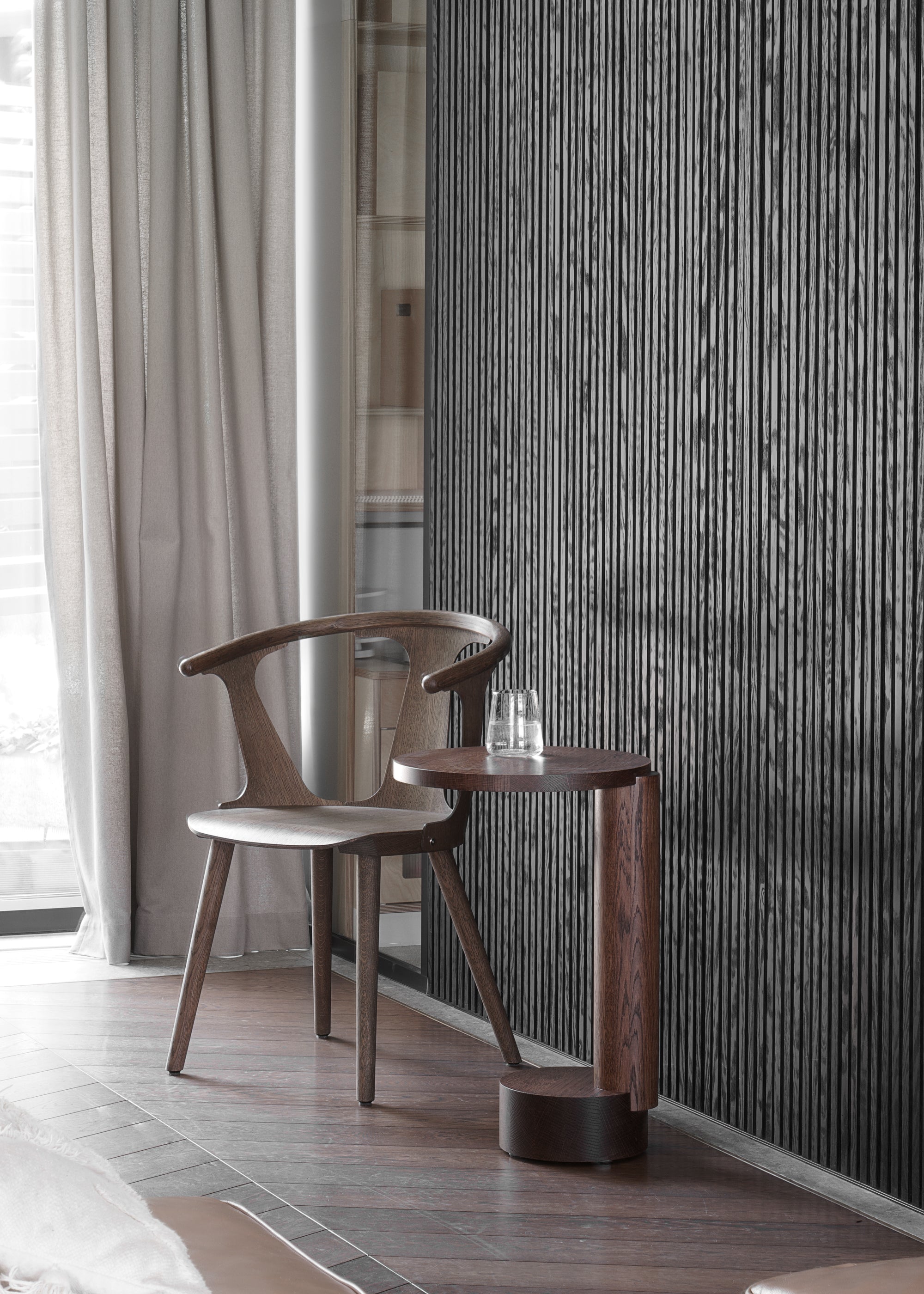 BOLD side table / Dark oak TAMO