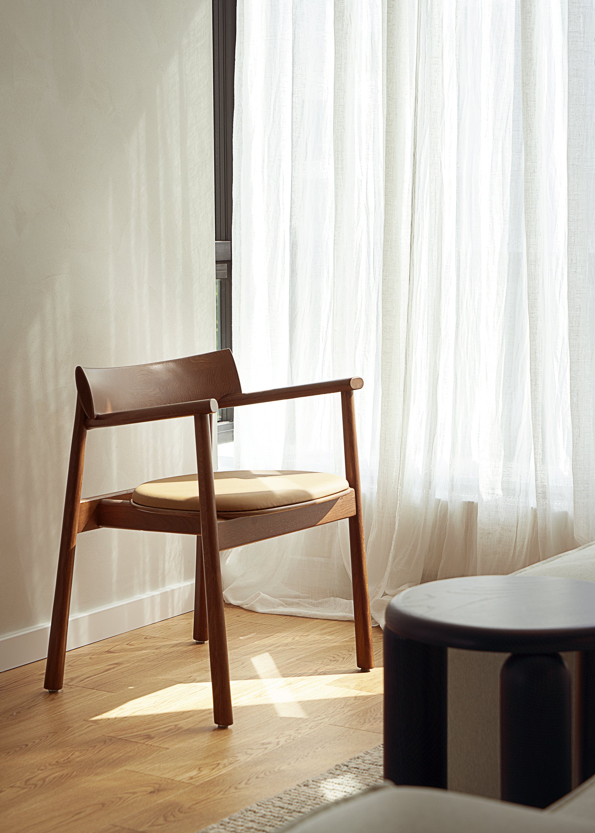 ELIPSA SOFT chair / Dark oak / Leather TAMO