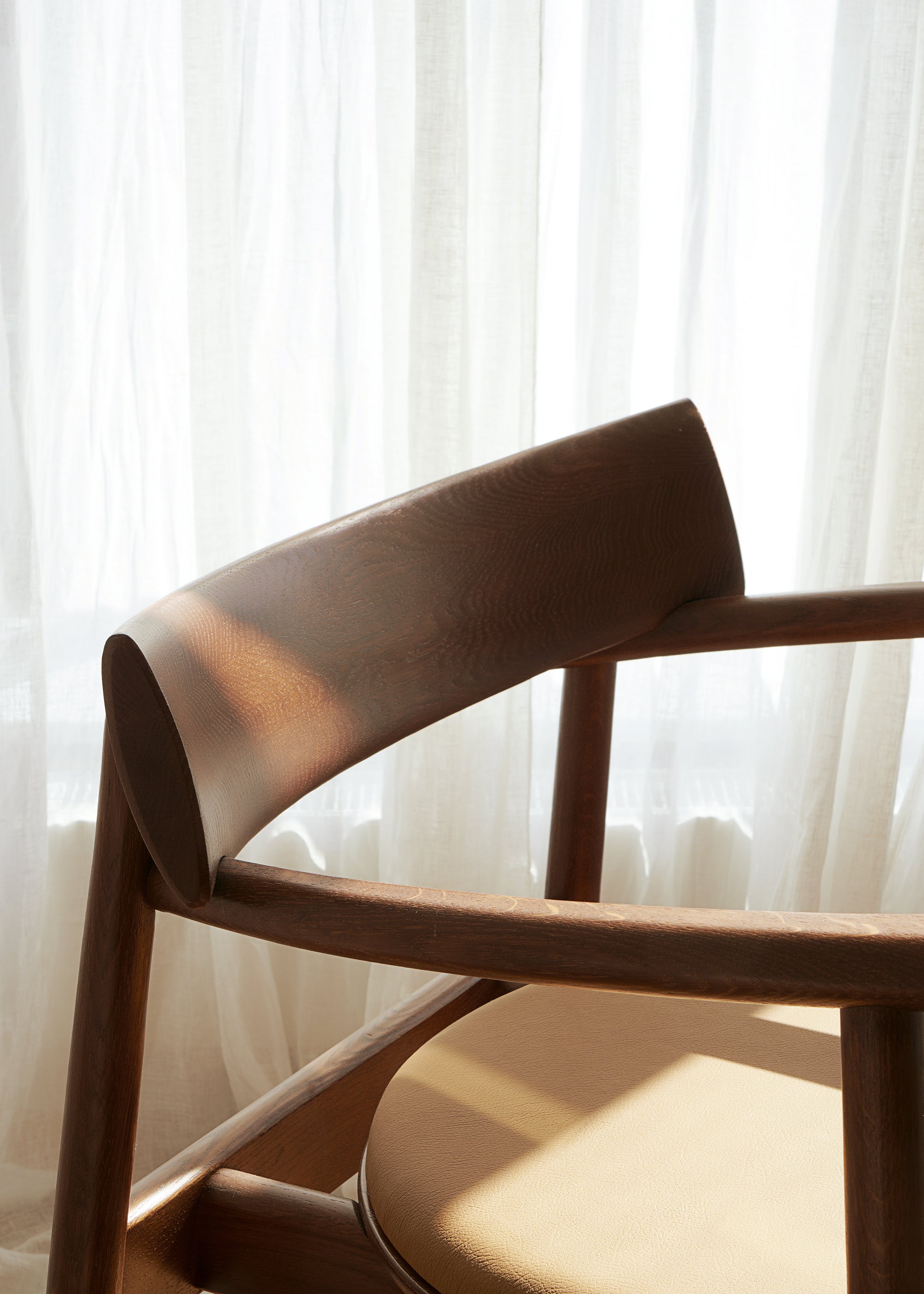 ELIPSA SOFT chair / Dark oak / Leather TAMO