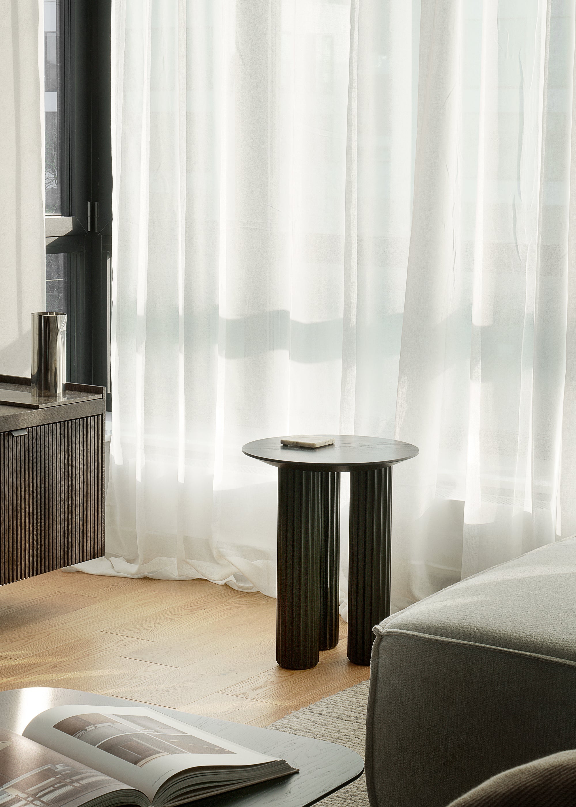 FILAR HIGH side table / Black ash Kenyon Yeh