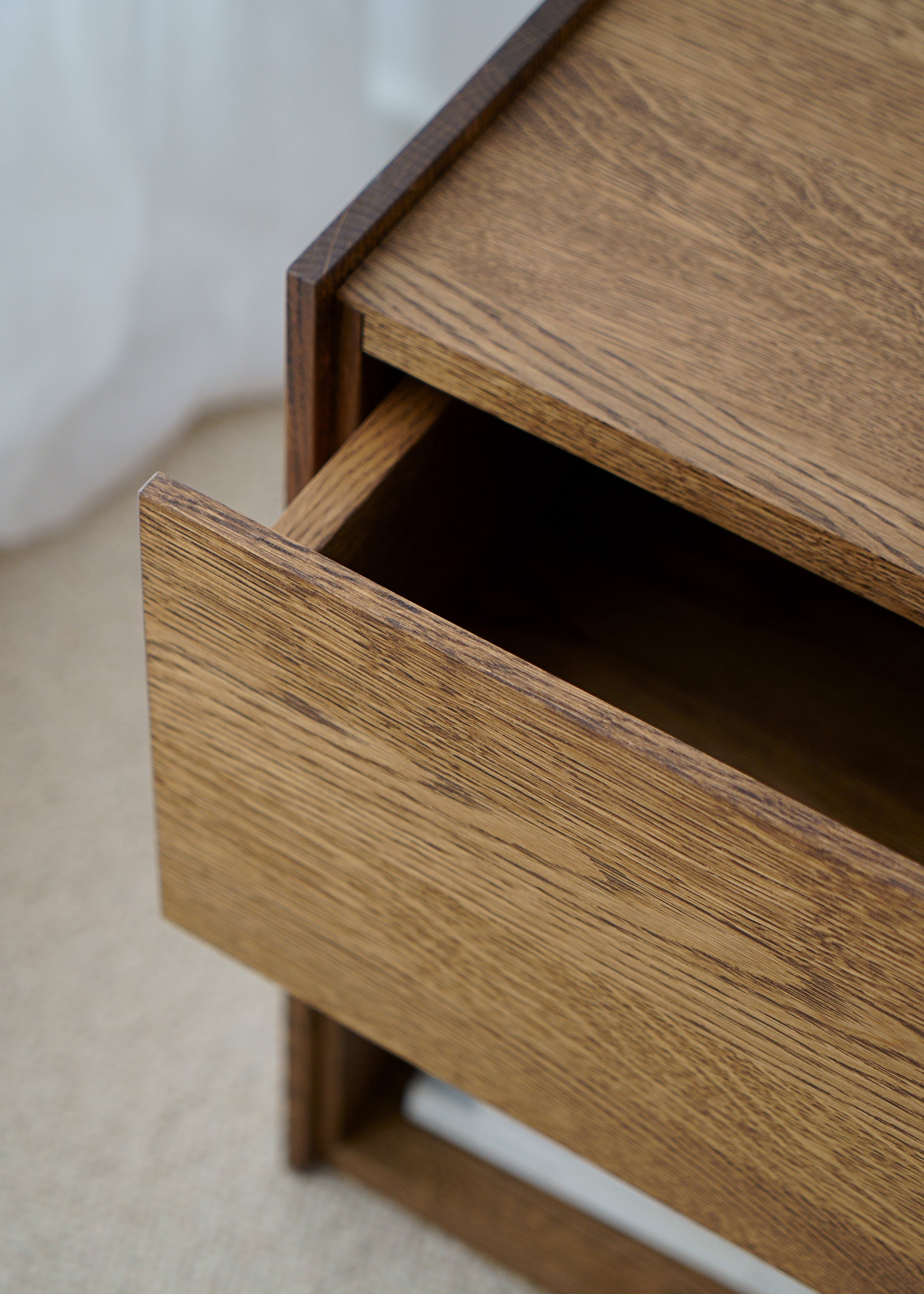 KARI night stand / Dark oak TAMO